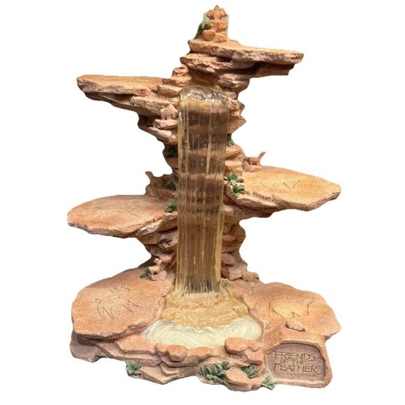 Friends Of The Feather Rock Cliff Waterfall Display Stand With Five Figurines - Picture 2 of 13